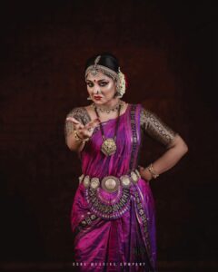 Asha Sharath Instagram - Dancing to the rythmn of my life💗
Dance costumes & Jewellery: @ashasharathcollections
💄 @mukeshmuralimakeover 
📷 @sonaweddingcompany