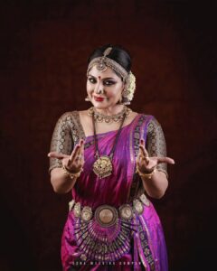 Asha Sharath Instagram - Dancing to the rythmn of my life💗
Dance costumes & Jewellery: @ashasharathcollections
💄 @mukeshmuralimakeover 
📷 @sonaweddingcompany
