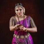 Asha Sharath Instagram – Dancing to the rythmn of my life💗
Dance costumes & Jewellery: @ashasharathcollections
💄 @mukeshmuralimakeover 
📷 @sonaweddingcompany