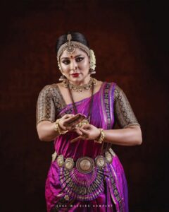 Asha Sharath Instagram - Dancing to the rythmn of my life💗
Dance costumes & Jewellery: @ashasharathcollections
💄 @mukeshmuralimakeover 
📷 @sonaweddingcompany