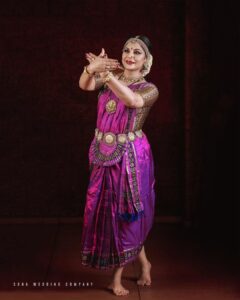 Asha Sharath Instagram - Dancing to the rythmn of my life💗
Dance costumes & Jewellery: @ashasharathcollections
💄 @mukeshmuralimakeover 
📷 @sonaweddingcompany