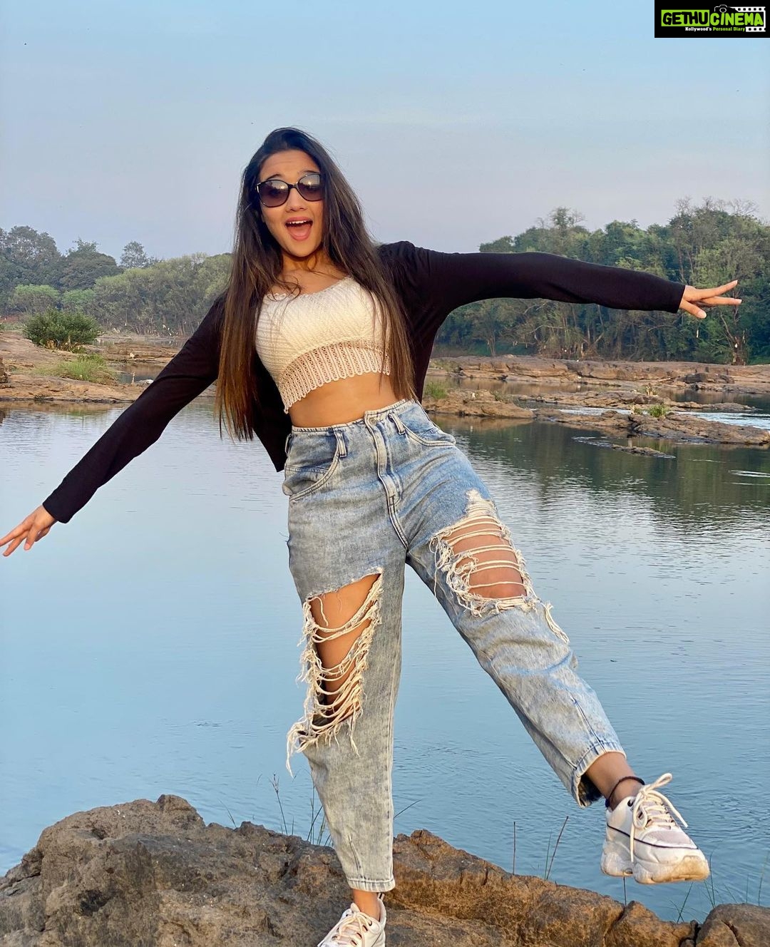 Ashi Singh Instagram - I'm smart. I just do stupid things. I'm here for a good time, not a long time. 😋✨🌟