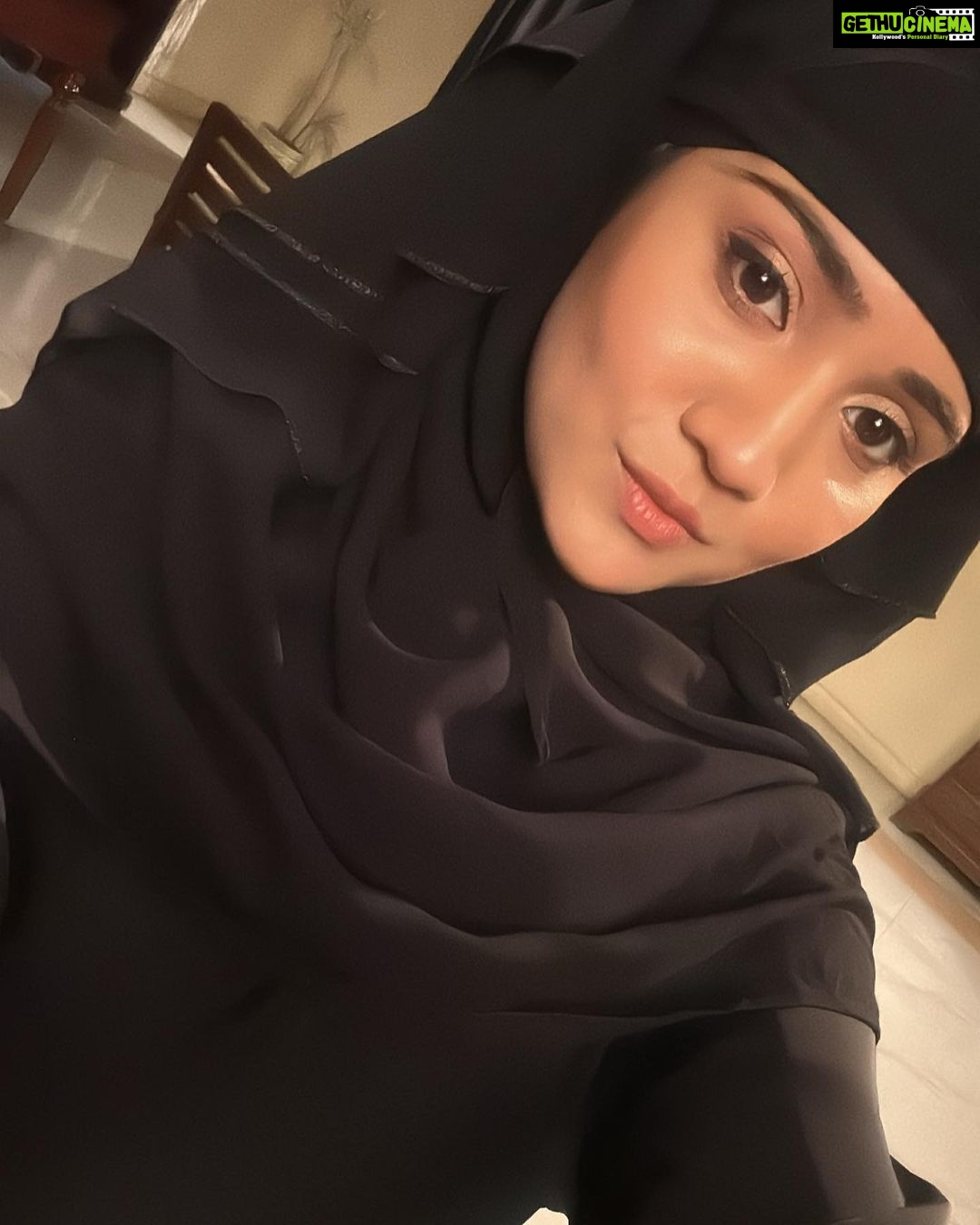 Ashi Singh Instagram - As-salamu alaykum . #Meet #MeetHooda #MeetOnZeeTV #Burkha #Selfie #SelfiePost