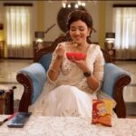 Ashi Singh Instagram - Jaanna chahte ho mera Karara Jawaab? Watch the complete video only on @ZEE5! #AshiKaKararaJawab with @saffola.foodie @maricocareers #MaricoLimited #MaricoBrands #Marico