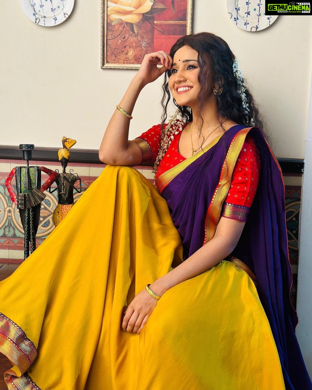 Ashi Singh Instagram - तेरी झलक अशरफ़ी स्रीवल्ली नैना मादक बरफी तेरी झलक अशरफ़ी स्रीवल्ली बातें करे दो हारफी