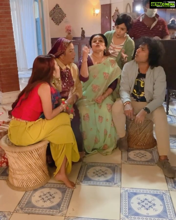 Ashi Singh Instagram - It’s impossible to sum up my Meet Hooda’s journey in words. In these wonderful two years I made tremendous and unforgettable memories…. from 1st day of look tests till the last day of shoot as MEET HOODA, I laughed until my sides hurt, cried until I could see straight, learned a lot, explored myself and the world around me, which had a lot to teach. MEET HOODA challenged me Everyday, I worked hard to make MEET “ THE MEET HOODA” everyday, MEET HOODA made me cry, made me laugh, confused me played with me, made me feel a little extra of emotions, she Irritated me, made me work harder, exhausted me but I have learnt a lot from her, I fall for her, MEET HOODA is unforgettable. She will be always in my & everyone’s memory ♥️ Thank you Meety for all the awards, achievements and appreciation that you got me ♥️ GOOD bye Meet Hooda (Meety) we had an immensely great journey 👏🏻 . #AshiSingh #AshiSinghAsMeet #MeetOnZeeTV #MeetBadlegiDuniyaKiReet