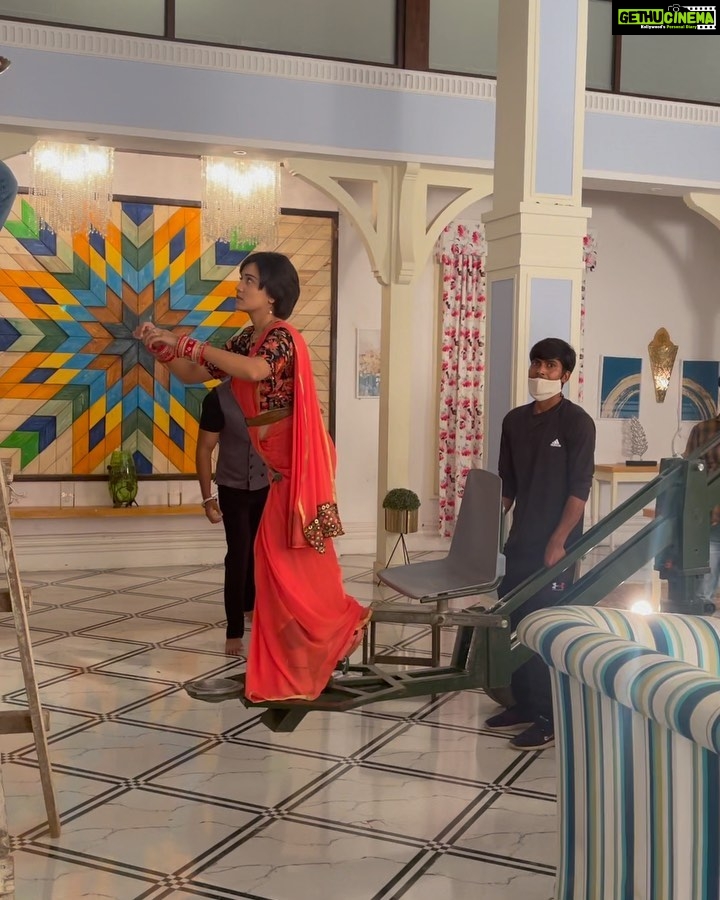 Ashi Singh Instagram - It’s impossible to sum up my Meet Hooda’s journey in words. In these wonderful two years I made tremendous and unforgettable memories…. from 1st day of look tests till the last day of shoot as MEET HOODA, I laughed until my sides hurt, cried until I could see straight, learned a lot, explored myself and the world around me, which had a lot to teach. MEET HOODA challenged me Everyday, I worked hard to make MEET “ THE MEET HOODA” everyday, MEET HOODA made me cry, made me laugh, confused me played with me, made me feel a little extra of emotions, she Irritated me, made me work harder, exhausted me but I have learnt a lot from her, I fall for her, MEET HOODA is unforgettable. She will be always in my & everyone’s memory ♥️ Thank you Meety for all the awards, achievements and appreciation that you got me ♥️ GOOD bye Meet Hooda (Meety) we had an immensely great journey 👏🏻 . #AshiSingh #AshiSinghAsMeet #MeetOnZeeTV #MeetBadlegiDuniyaKiReet
