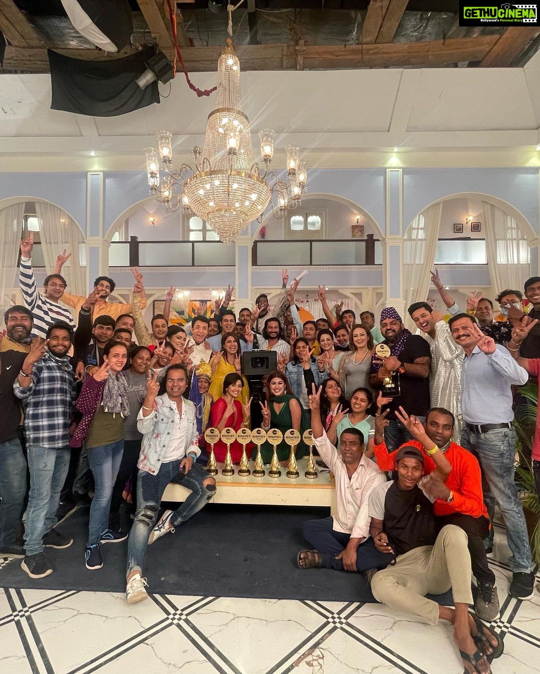 Ashi Singh Instagram - It’s impossible to sum up my Meet Hooda’s journey in words. In these wonderful two years I made tremendous and unforgettable memories…. from 1st day of look tests till the last day of shoot as MEET HOODA, I laughed until my sides hurt, cried until I could see straight, learned a lot, explored myself and the world around me, which had a lot to teach. MEET HOODA challenged me Everyday, I worked hard to make MEET “ THE MEET HOODA” everyday, MEET HOODA made me cry, made me laugh, confused me played with me, made me feel a little extra of emotions, she Irritated me, made me work harder, exhausted me but I have learnt a lot from her, I fall for her, MEET HOODA is unforgettable. She will be always in my & everyone’s memory ♥️ Thank you Meety for all the awards, achievements and appreciation that you got me ♥️ GOOD bye Meet Hooda (Meety) we had an immensely great journey 👏🏻 . #AshiSingh #AshiSinghAsMeet #MeetOnZeeTV #MeetBadlegiDuniyaKiReet