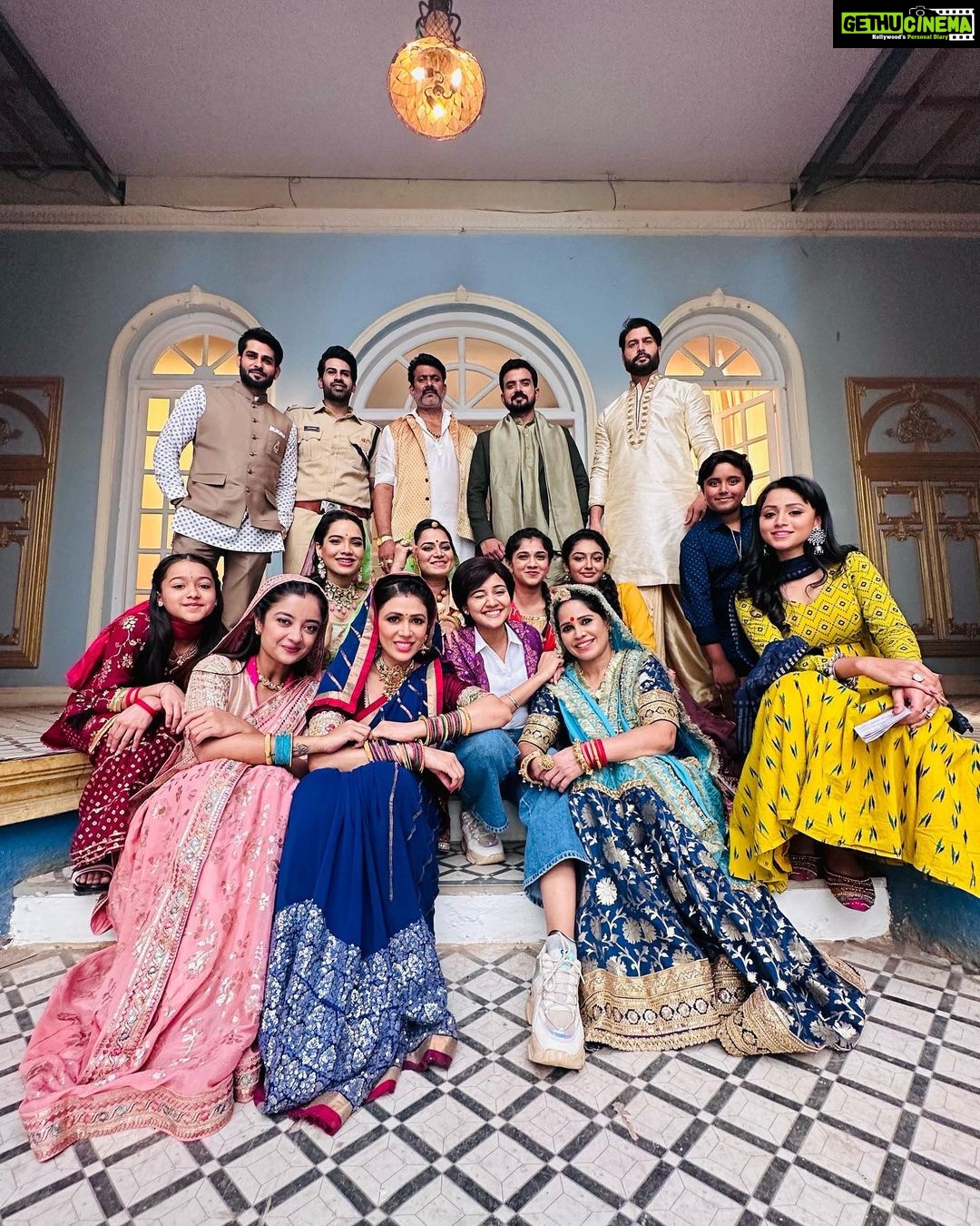 Ashi Singh Instagram - It’s impossible to sum up my Meet Hooda’s journey in words. In these wonderful two years I made tremendous and unforgettable memories…. from 1st day of look tests till the last day of shoot as MEET HOODA, I laughed until my sides hurt, cried until I could see straight, learned a lot, explored myself and the world around me, which had a lot to teach. MEET HOODA challenged me Everyday, I worked hard to make MEET “ THE MEET HOODA” everyday, MEET HOODA made me cry, made me laugh, confused me played with me, made me feel a little extra of emotions, she Irritated me, made me work harder, exhausted me but I have learnt a lot from her, I fall for her, MEET HOODA is unforgettable. She will be always in my & everyone’s memory ♥️ Thank you Meety for all the awards, achievements and appreciation that you got me ♥️ GOOD bye Meet Hooda (Meety) we had an immensely great journey 👏🏻 . #AshiSingh #AshiSinghAsMeet #MeetOnZeeTV #MeetBadlegiDuniyaKiReet