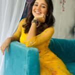 Ashi Singh Instagram - Hello post from SuMeet ♥️ Few days left. Keeping watching Meet on ZeeTV mon-sunday 7pm. . #AshiSingh #AshiSinghAsMeet #AshiAsSumeet #MeetOnZeeTV #MeetBadlegiDuniyaKiReet