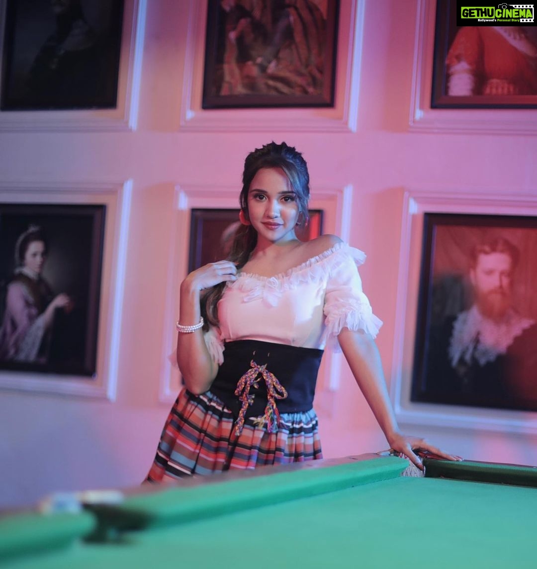 Ashi Singh Instagram - Just posing not pooling 🤪