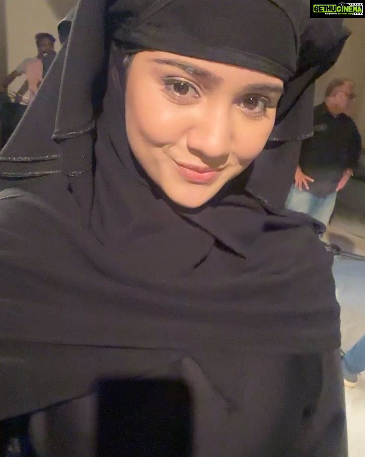 Ashi Singh Instagram - As-salamu alaykum . #Meet #MeetHooda #MeetOnZeeTV #Burkha #Selfie #SelfiePost
