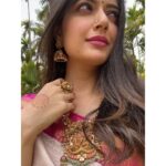 Ashika Ranganath Instagram - Wedding shenanigans ✨ Jewellery @abarantimelessjewellery Nose pin @aahaana_mooguthii Blouse @anyracouture Bangalore, India