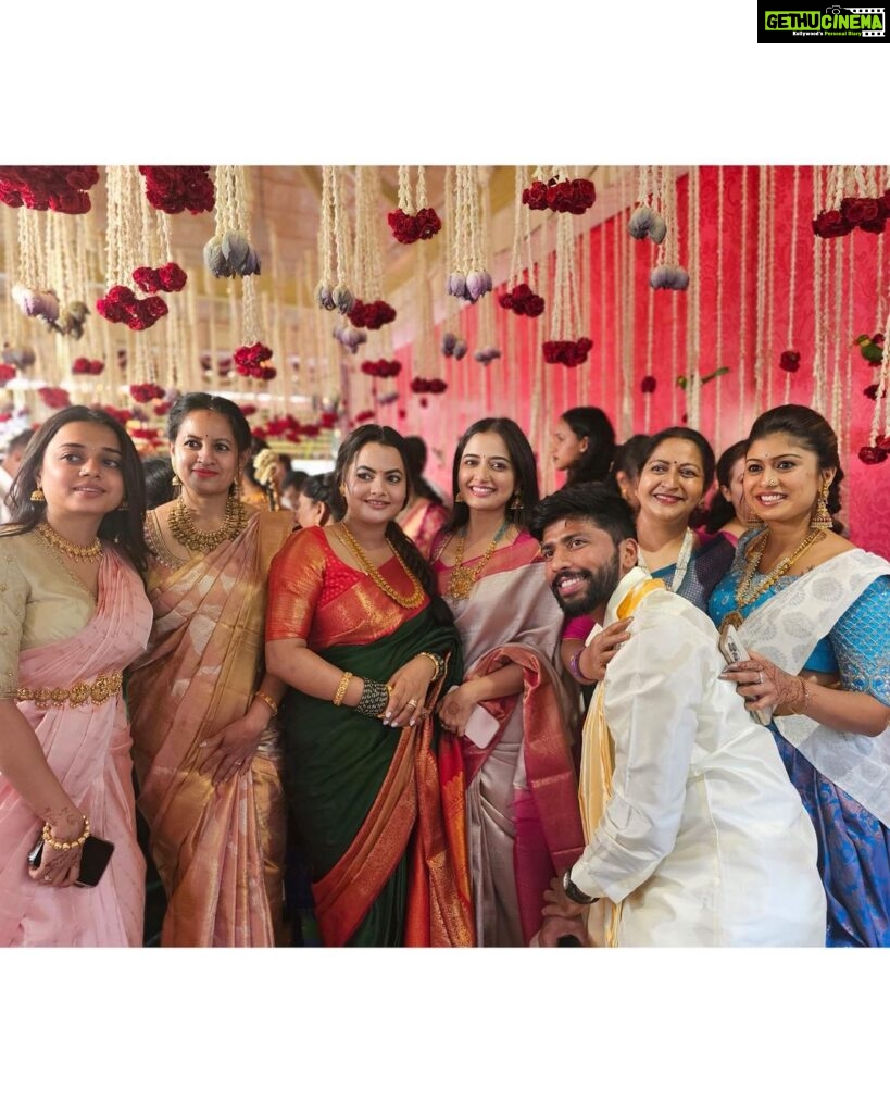Ashika Ranganath Instagram - Wedding shenanigans ✨ Jewellery @abarantimelessjewellery Nose pin @aahaana_mooguthii Blouse @anyracouture Bangalore, India