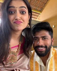 Ashika Ranganath Instagram - Wedding shenanigans ✨ Jewellery @abarantimelessjewellery Nose pin @aahaana_mooguthii Blouse @anyracouture Bangalore, India