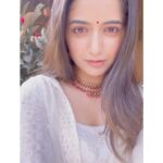 Ashika Ranganath Instagram - Swipe left to see the look when I realised it was a video while I was trying to pose for a picture 🙊🤍