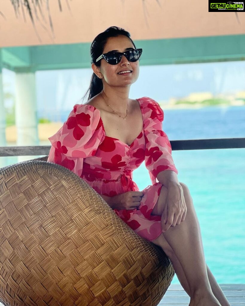 Ashika Ranganath Instagram - Paradise found 🏝️ Resort : @adaaranprestigevadoo Travel partner : @trawel_mart Adaaran Prestige Vadoo
