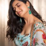 Ashika Ranganath Instagram - Outfit @mahimamahajanofficial Styling @manogna_gollapudi Jewellery @houseofqc Make up @sminkupofficial Hair @thimmappa180 Photographer @chinthuu_klicks