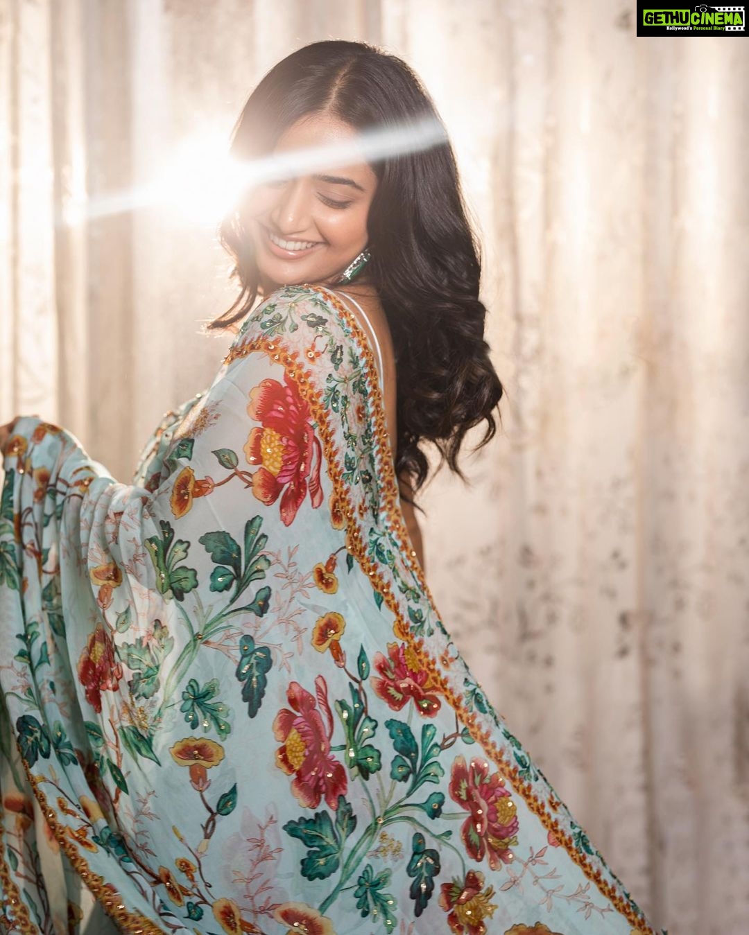 Ashika Ranganath Instagram - Outfit @mahimamahajanofficial Styling @manogna_gollapudi Jewellery @houseofqc Make up @sminkupofficial Hair @thimmappa180 Photographer @chinthuu_klicks