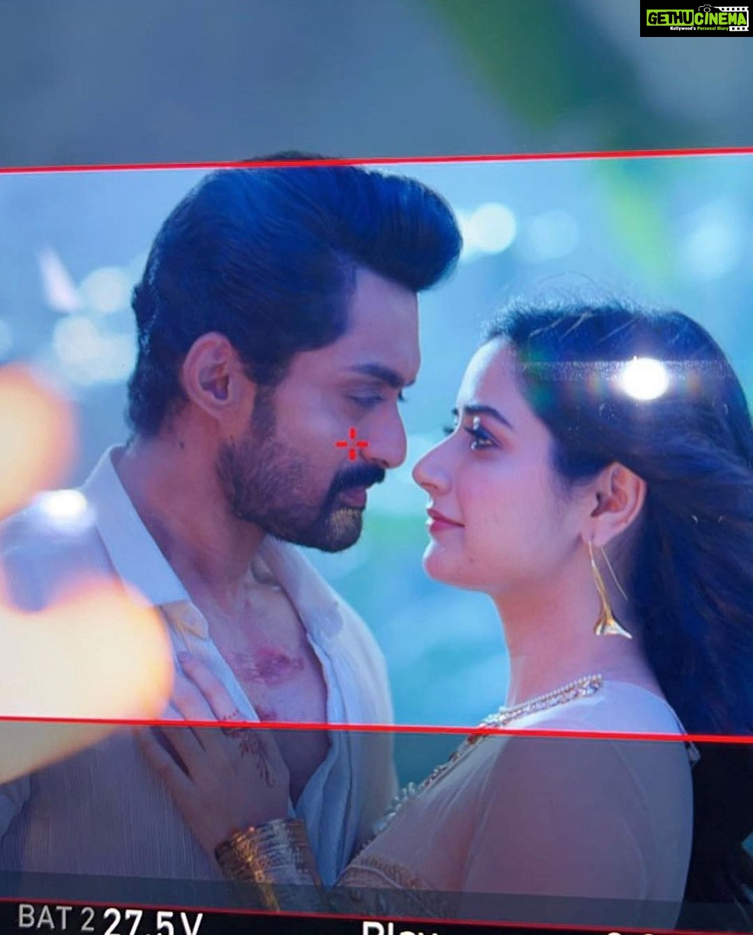 Ashika Ranganath Instagram - BTS of Evergreen #ennoratrulosthayi song! From stressful night schedules to flying in the song (with a harness of course), endless costume trials & rehearsals.. Everything was worth it for the love we are receiving (especially for the song) now! I’d like to thank Kalyan sir for being a marvellous co-star, Shobi master & team for a wonderful choreography, Ashwin & Rajesh for the beautiful costumes, @urjapatel_artistry & @paramesh_hairstylist for making me look great as usual & staying up all night & taking good care of me. @mythriofficial for the amazing production, set & making me part of this superb journey! Loved every bit of it! #Amigosintheatresnow