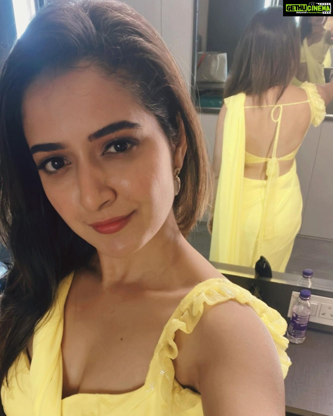 Ashika Ranganath Instagram - BTS of Evergreen #ennoratrulosthayi song! From stressful night schedules to flying in the song (with a harness of course), endless costume trials & rehearsals.. Everything was worth it for the love we are receiving (especially for the song) now! I’d like to thank Kalyan sir for being a marvellous co-star, Shobi master & team for a wonderful choreography, Ashwin & Rajesh for the beautiful costumes, @urjapatel_artistry & @paramesh_hairstylist for making me look great as usual & staying up all night & taking good care of me. @mythriofficial for the amazing production, set & making me part of this superb journey! Loved every bit of it! #Amigosintheatresnow
