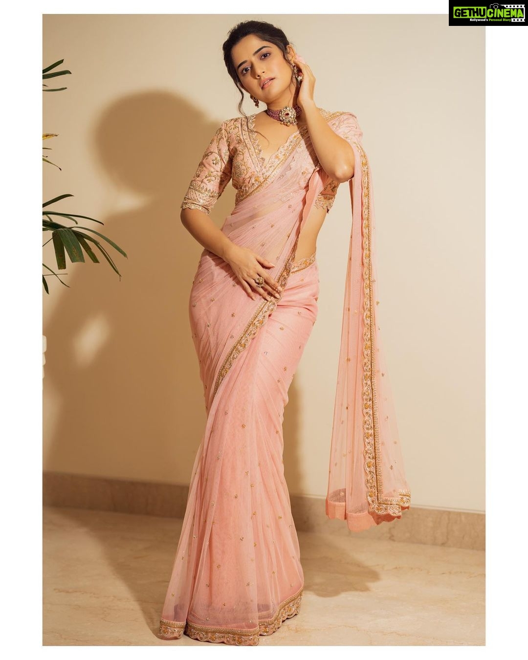 Ashika Ranganath Instagram - Team behind this look 🤍 Styling @manogna_gollapudi Saree @kavithaguttaofficial Jewelry @vajrjewels Make up @sminkupofficial Hair @thimmappa180 Photographer @the_pixel_farmer #Amigos #prereleaseevent