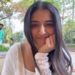 Ashika Ranganath Instagram - Blooper ;) wait for the guest appearance!! He wanted me to post this on his birthday 🥳 Happy birthday rajeeva ♥️ P.s : this is one of my favourite songs from 90’s