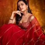 Ashika Ranganath Instagram - Happy ugadi everyone 🤍 ಯುಗಾದಿ ಹಬ್ಬದ ಹಾರ್ಧಿಕ ಶುಭಾಶಯಗಳು ఉగాది పండుగ శుభాకాంక్షలు உகாதி வாழ்த்துக்கள்