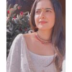 Ashika Ranganath Instagram - Swipe left to see the look when I realised it was a video while I was trying to pose for a picture 🙊🤍
