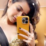 Ashika Ranganath Instagram - BTS of Evergreen #ennoratrulosthayi song! From stressful night schedules to flying in the song (with a harness of course), endless costume trials & rehearsals.. Everything was worth it for the love we are receiving (especially for the song) now! I’d like to thank Kalyan sir for being a marvellous co-star, Shobi master & team for a wonderful choreography, Ashwin & Rajesh for the beautiful costumes, @urjapatel_artistry & @paramesh_hairstylist for making me look great as usual & staying up all night & taking good care of me. @mythriofficial for the amazing production, set & making me part of this superb journey! Loved every bit of it! #Amigosintheatresnow