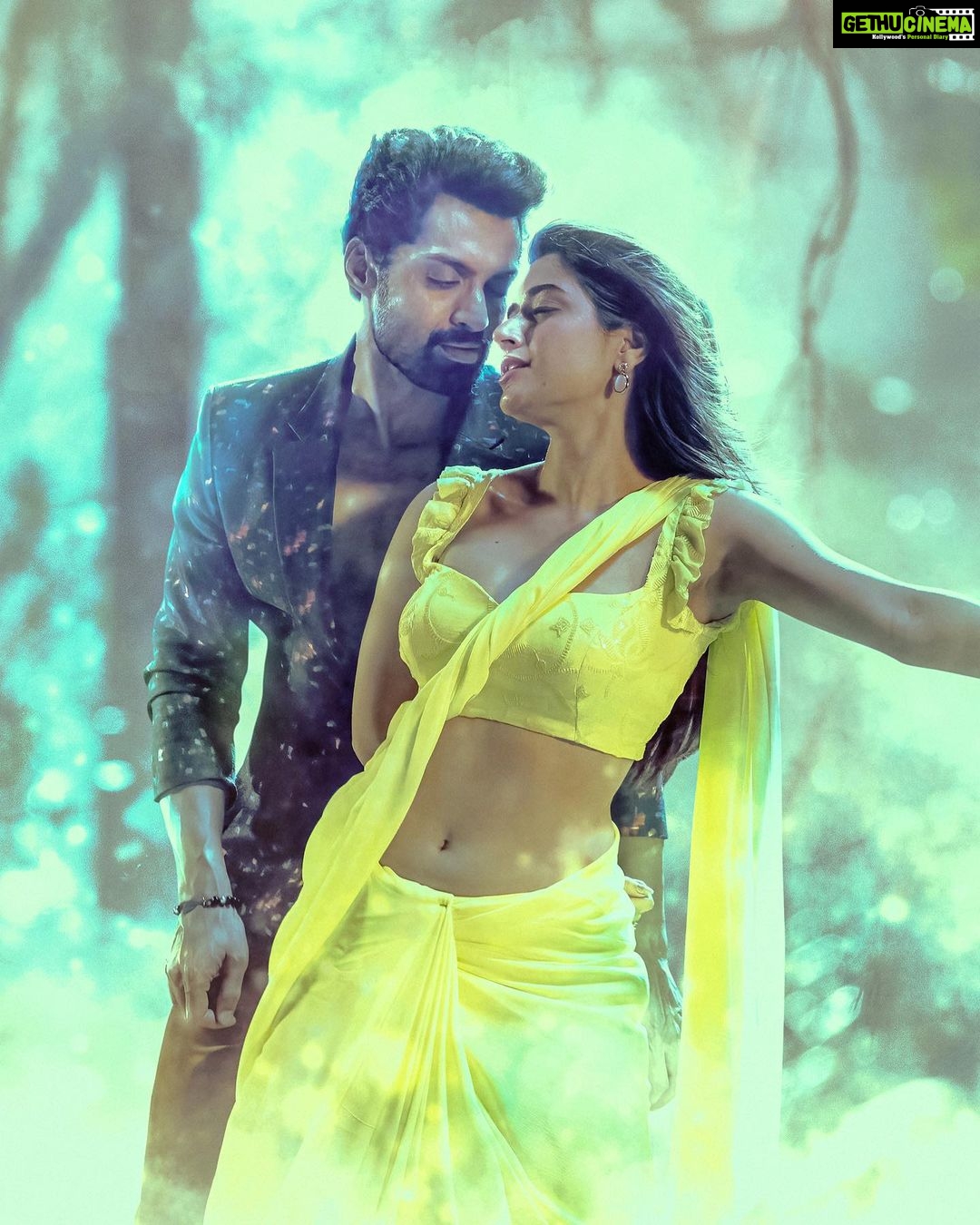 Ashika Ranganath Instagram - How much I enjoyed shooting this Evergreen Romantic Melody Haven’t you seen yet? #EnnoRatrulosthayi Full Video Song from #Amigos out now 🕺💃 - https://youtu.be/9esI5PpvY2Q #AmigosOnFeb10th @NANDAMURIKALYAN @AshikaRanganath @RajendraReddy_ @GhibranOfficial #SriVeturi #SpbCharan #SameeraBharadwaj @mythriofficial @adityamusicindia
