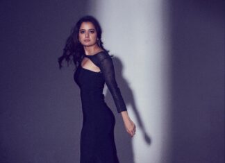 Ashika Ranganath Instagram - 🖤 Shot by @sandeep.mv Diamonds @abarantimelessjewellery Outfit @laxmikrishnaofficial Make up @urjapatel_artistry Hair @paramesh_hairstylist Location @_sunburstt_