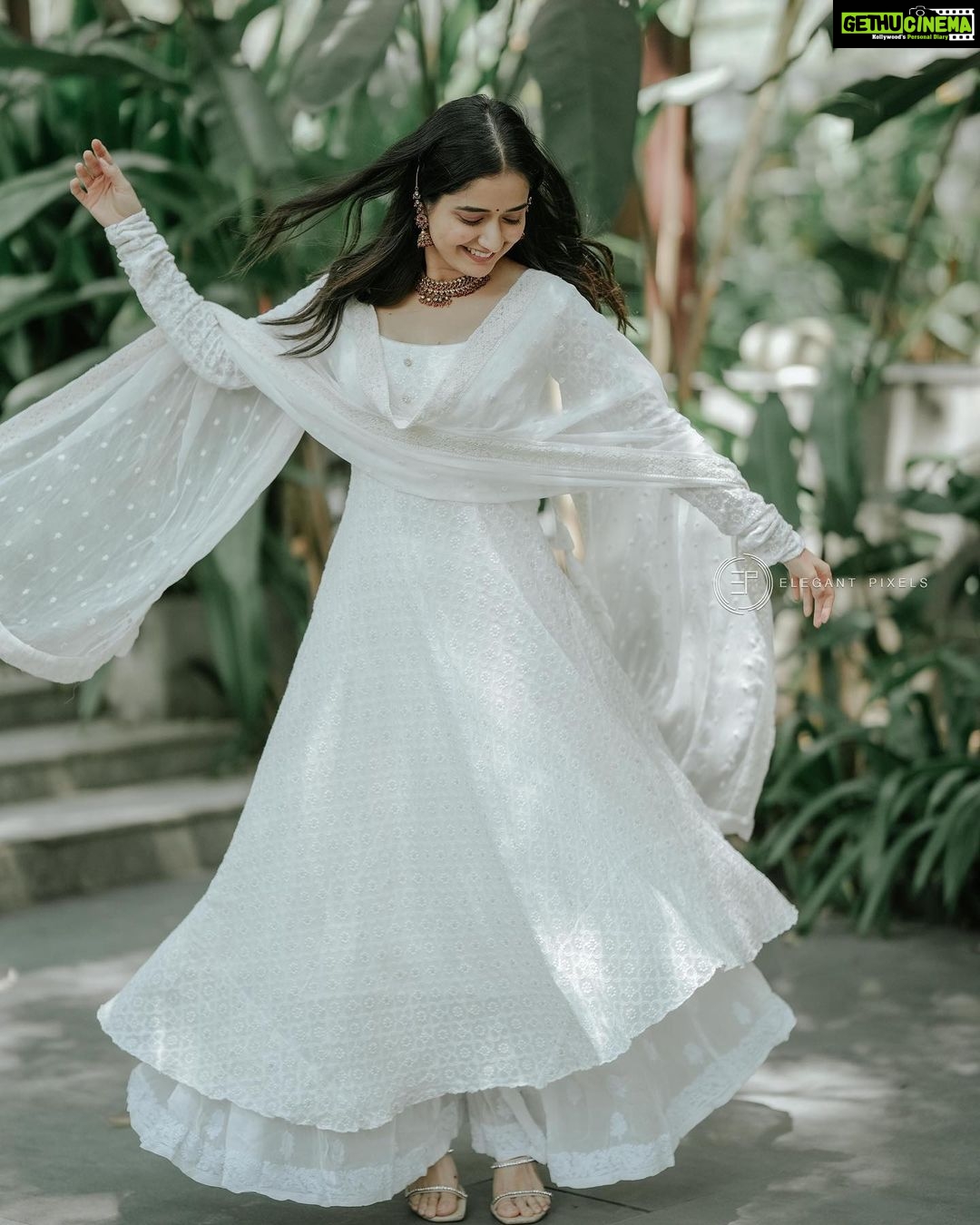 Ashika Ranganath Instagram - You know my favourite colour by now 😉😚🤍