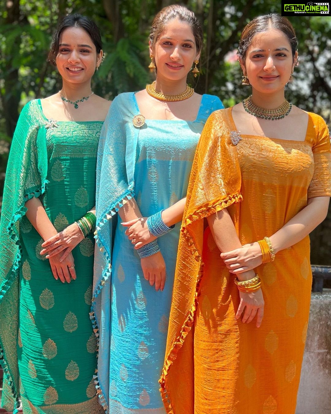 Ashika Ranganath Instagram - My first coorgi saree for my special one’s wedding 🤍 @sonalikariappa And these darlings @thejaswini_sharma @anusha.ranganath_ & mumma ♥️♥️♥️ Jewellery courtesy @abarantimelessjewellery #coorgiwedding #coorgisaree Mysore, Karnataka