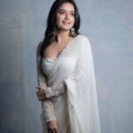 Ashika Ranganath Instagram - Back with promotional shoot pictures.. Also, Amigos is streaming on Netflix ♥️ Watch now for some fun & action thrill! Styling @manogna_gollapudi Outfit @drc_hyderabad Earrings @sangeetaboochra @tinkara.retail Photographer @they_call_me_keshu Make up @sminkupofficial Hyderabad