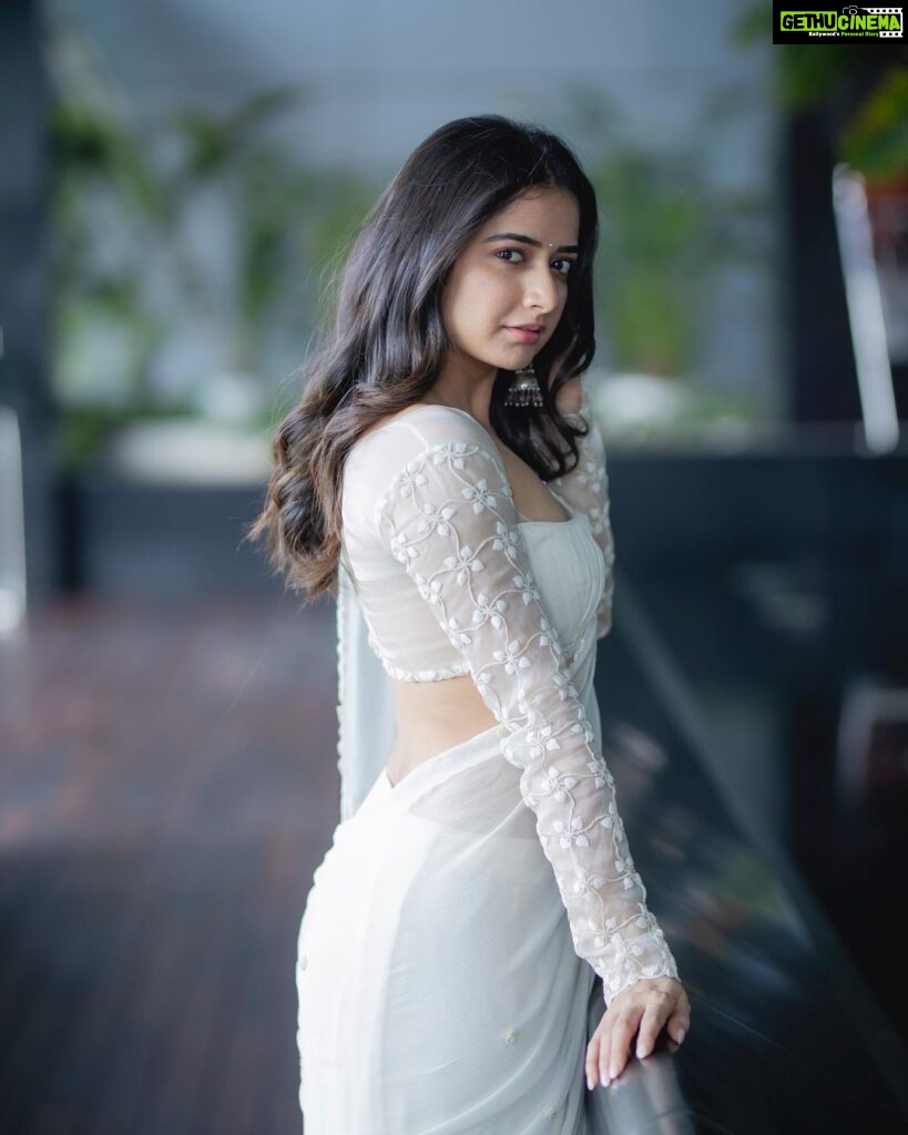 Ashika Ranganath Instagram - Back with promotional shoot pictures.. Also, Amigos is streaming on Netflix ♥️ Watch now for some fun & action thrill! Styling @manogna_gollapudi Outfit @drc_hyderabad Earrings @sangeetaboochra @tinkara.retail Photographer @they_call_me_keshu Make up @sminkupofficial Hyderabad