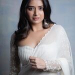 Ashika Ranganath Instagram - Back with promotional shoot pictures.. Also, Amigos is streaming on Netflix ♥️ Watch now for some fun & action thrill! Styling @manogna_gollapudi Outfit @drc_hyderabad Earrings @sangeetaboochra @tinkara.retail Photographer @they_call_me_keshu Make up @sminkupofficial Hyderabad
