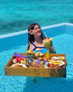 Ashnoor Kaur Instagram - Found my paradise🏝️🐚🥥 🌺 . . 📍 @sunsiyamiruveli @sunsiyamresorts 🤝 @planmyleisure 🩱 @angelcroshet_swimwear #iruveli #sunsiyam #planmyleisure #maldives #floatingbreakfast #goodvibes Sun Siyam Iru Veli