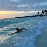 Ashnoor Kaur Instagram - Could there have been any better way to celebrate the ‘World ocean day’ other than swimming in the Indian Ocean itself?🌊🤌🏻🤍 . . 📍 @sunsiyamiruveli @sunsiyamresorts 🤝 @planmyleisure Indian Ocean, Maldives