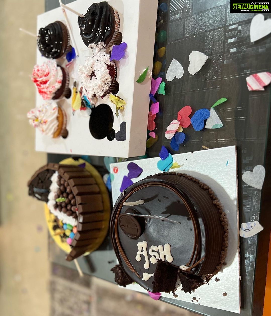 Ashnoor Kaur Instagram - 19th brought-in right💓 . . Thanks to all my lovelies who came and made the start itself soooo special✨ xx 👗 @howwhenwearclothing 🎂 @lucibellos_caffe Home