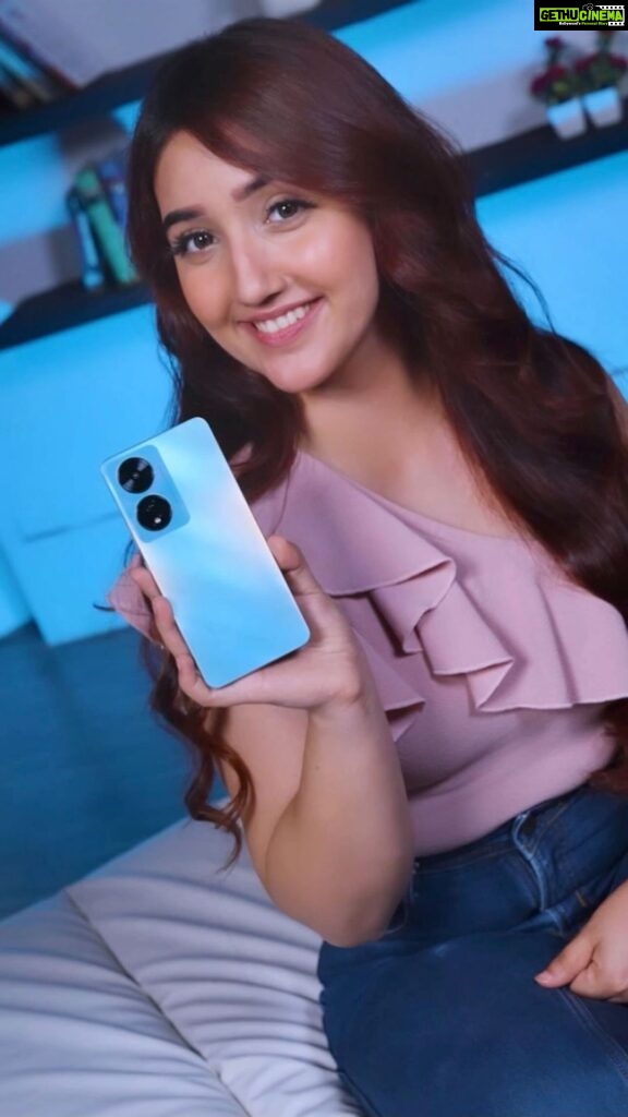 Ashnoor Kaur Instagram - The other day, I just saw Jackie sir asking about the features of the vivo T2 5G series. So, I decided to show him all that makes the vivo T2 5G series, the top performer! Do you know about its biggest superpowers that help it multi-task efficiently? Its crystal-clear AMOLED Display, 64 MP OIS Anti-Shake Camera, and Snapdragon 695 5G Processor! In this fast-paced life, you need a phone that matches up to your pace, and the vivo T2 5G series just fulfills that! Get. Set. Turbo with vivo T2 5G series! To know more, head to @vivo_india page! #GetSetTurbo #TurboLife #vivoT2Series #5G