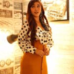 Ashnoor Kaur Instagram - Retro & art, Vintage timed heart📻🪞 . . . Wearing @meeamifashion 📍 @thribecreatorslab