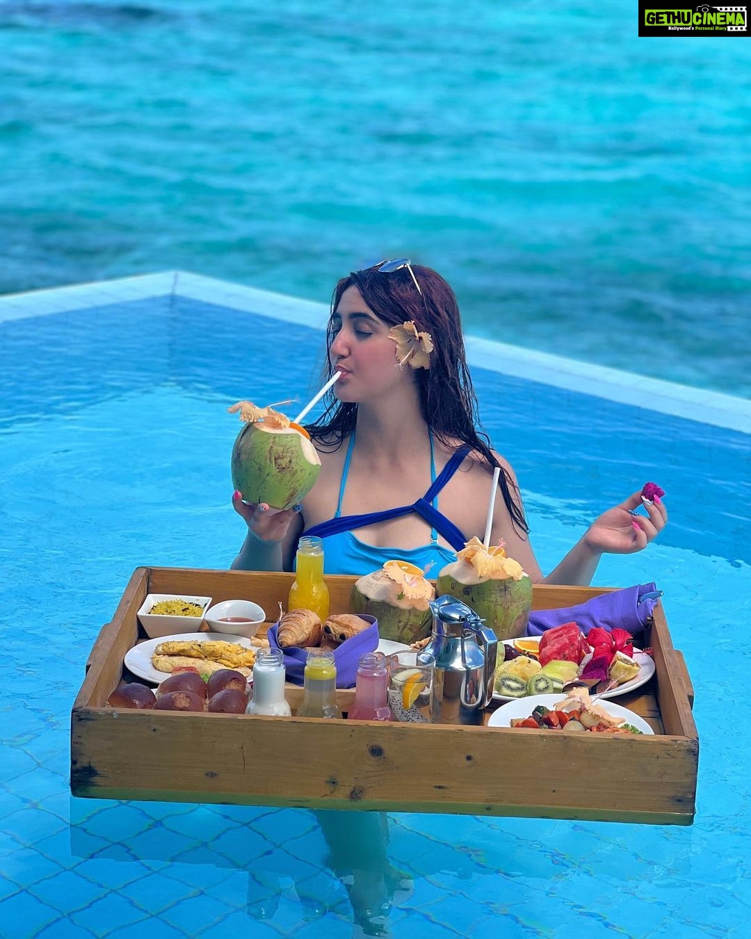 Ashnoor Kaur Instagram - Found my paradise🏝️🐚🥥 🌺 . . 📍 @sunsiyamiruveli @sunsiyamresorts 🤝 @planmyleisure 🩱 @angelcroshet_swimwear #iruveli #sunsiyam #planmyleisure #maldives #floatingbreakfast #goodvibes Sun Siyam Iru Veli