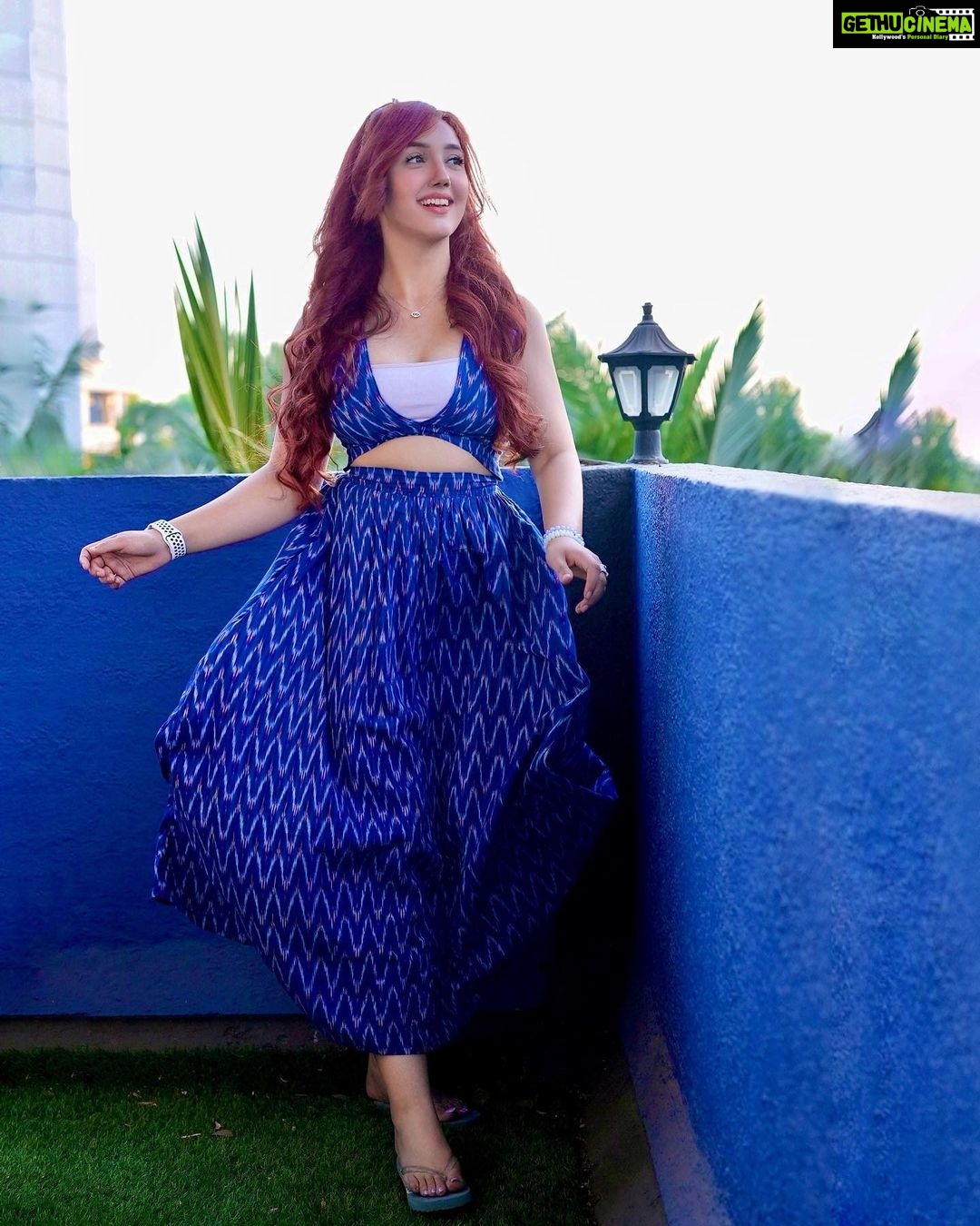 Ashnoor Kaur Instagram - Cinderella next-door?👀💙 . . . 👗 @howwhenwearclothing 📍 @thribecreatorslab