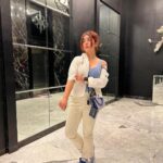 Ashnoor Kaur Instagram - Lowkey a fit🦋🤍 . . Top @tomberamoureuxin Bag @stevemadden Shoes @nike