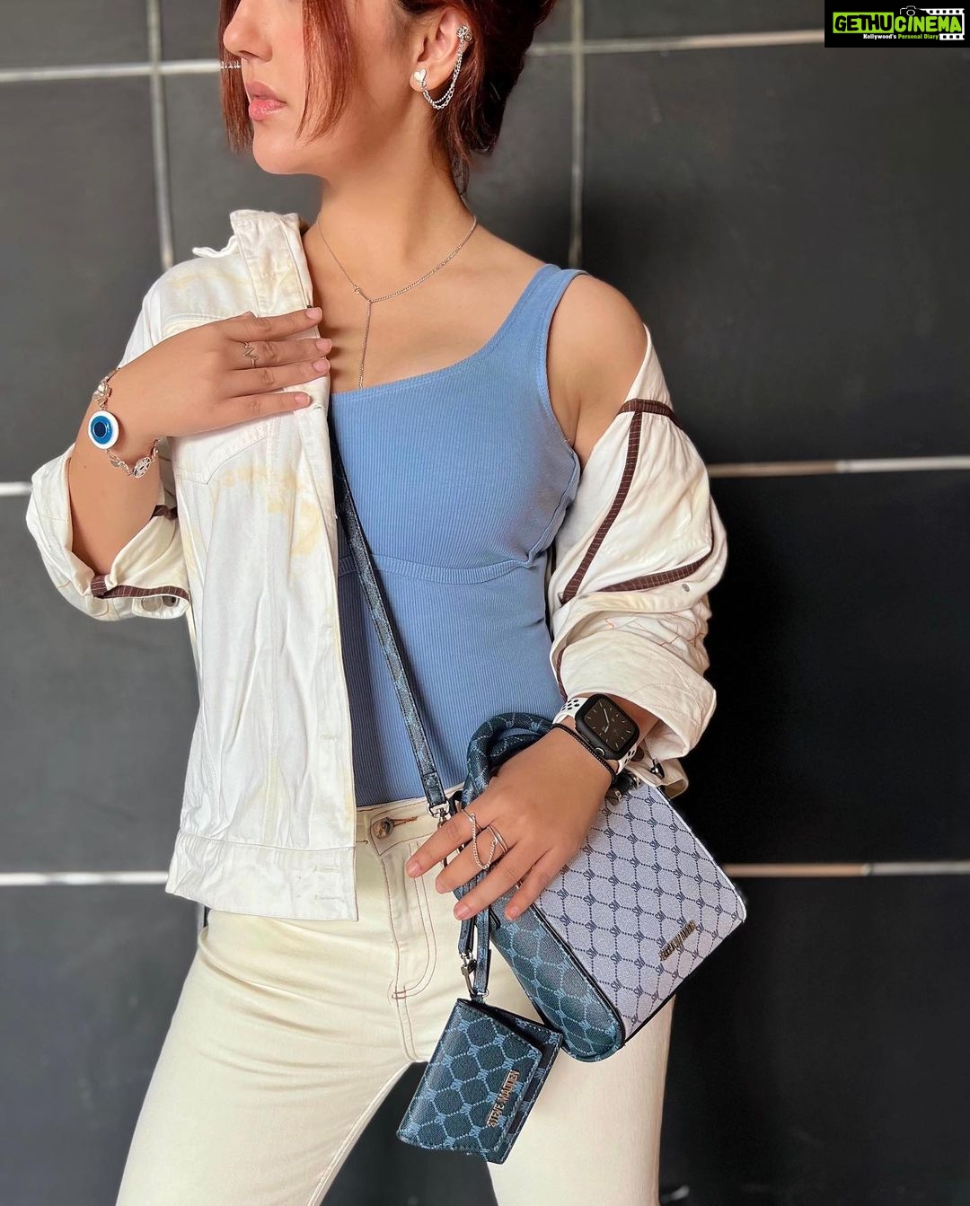 Ashnoor Kaur Instagram - Lowkey a fit🦋🤍 . . Top @tomberamoureuxin Bag @stevemadden Shoes @nike