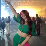 Ashnoor Kaur Instagram - Laser light, smoke flies, Wear green for concert nights🦚 . . . Outfit @amheurofficial @styling.your.soul Bag @coach