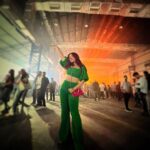 Ashnoor Kaur Instagram - Laser light, smoke flies, Wear green for concert nights🦚 . . . Outfit @amheurofficial @styling.your.soul Bag @coach