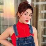 Ashnoor Kaur Instagram - How’s your valentine’s going?🤓💌 . . 💄 @colorplay_in Shade ‘Loverboy’