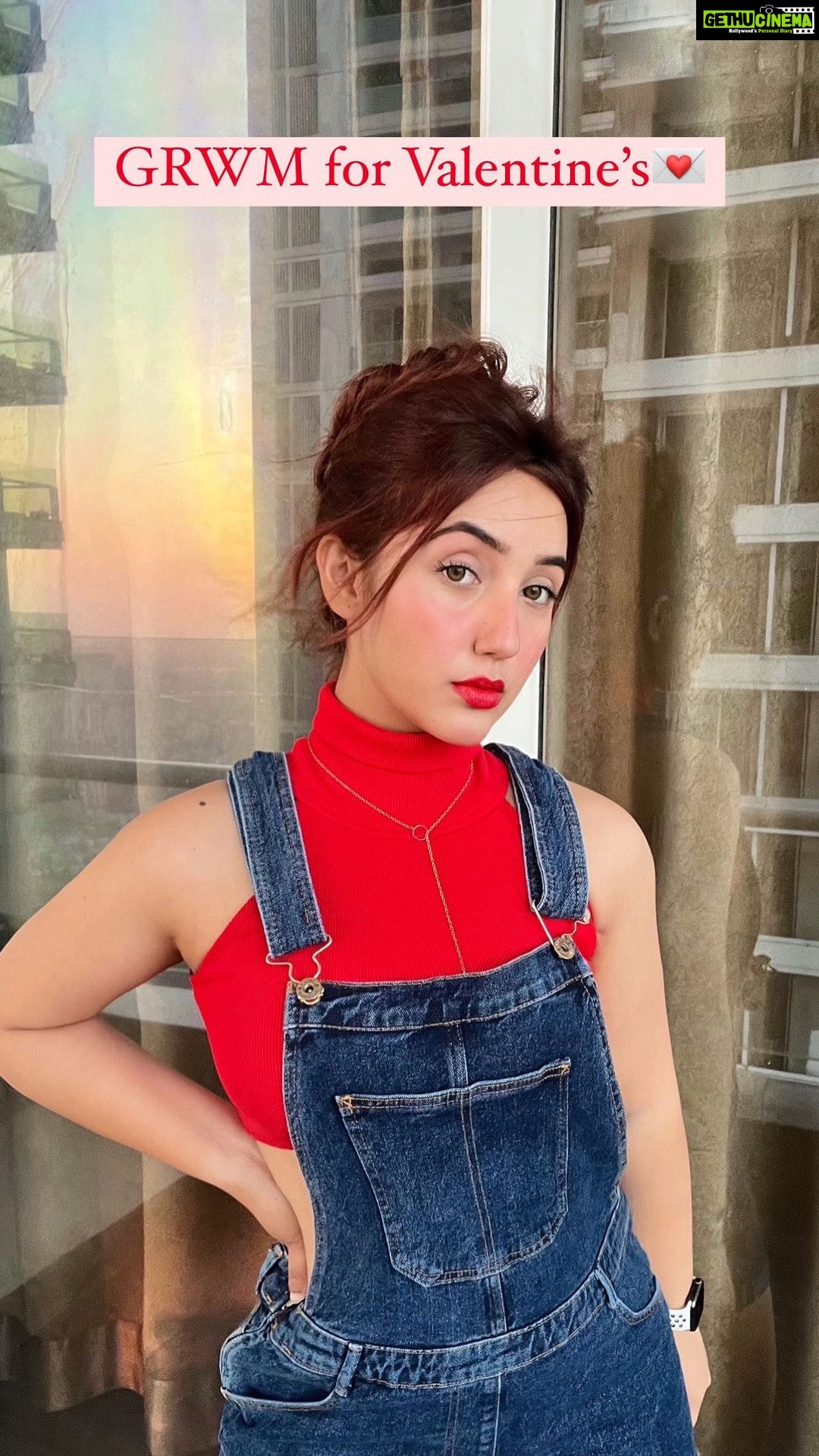 Ashnoor Kaur Instagram - How’s your valentine’s going?🤓💌 . . 💄 @colorplay_in Shade ‘Loverboy’